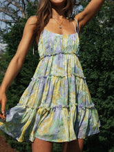 Kurzes Camisole-Kleid mit mehrlagigem Blumenmuster